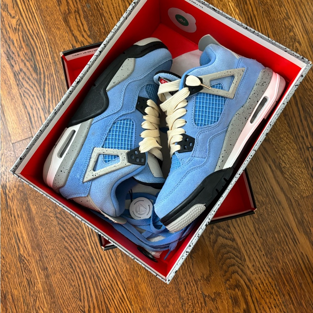 Jordan 4 University Blue - BRAND NEW IN BOX
